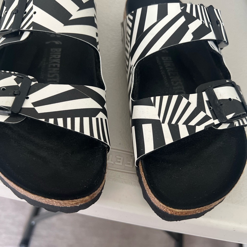 Birkenstock Black and White Zebra Print Sandals Anthropologie Sold Out Sz 6 - Picture 2 of 13